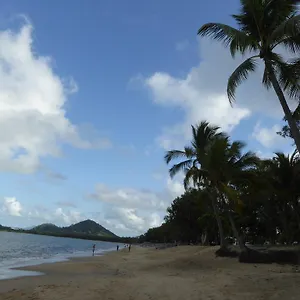 Clifton Beach Retreat Cairns